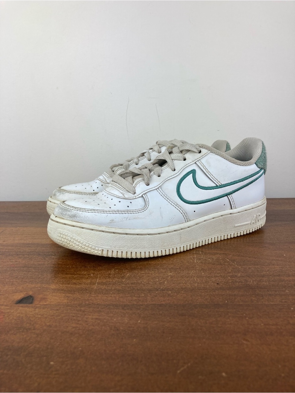 NIKE Air Force White And Green Colorway Shoes Youth Size 4 FZ2008-100 Pre Owned